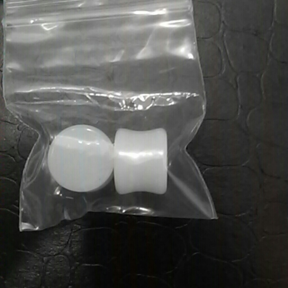 Plug guard earring - Picture 2 of 7